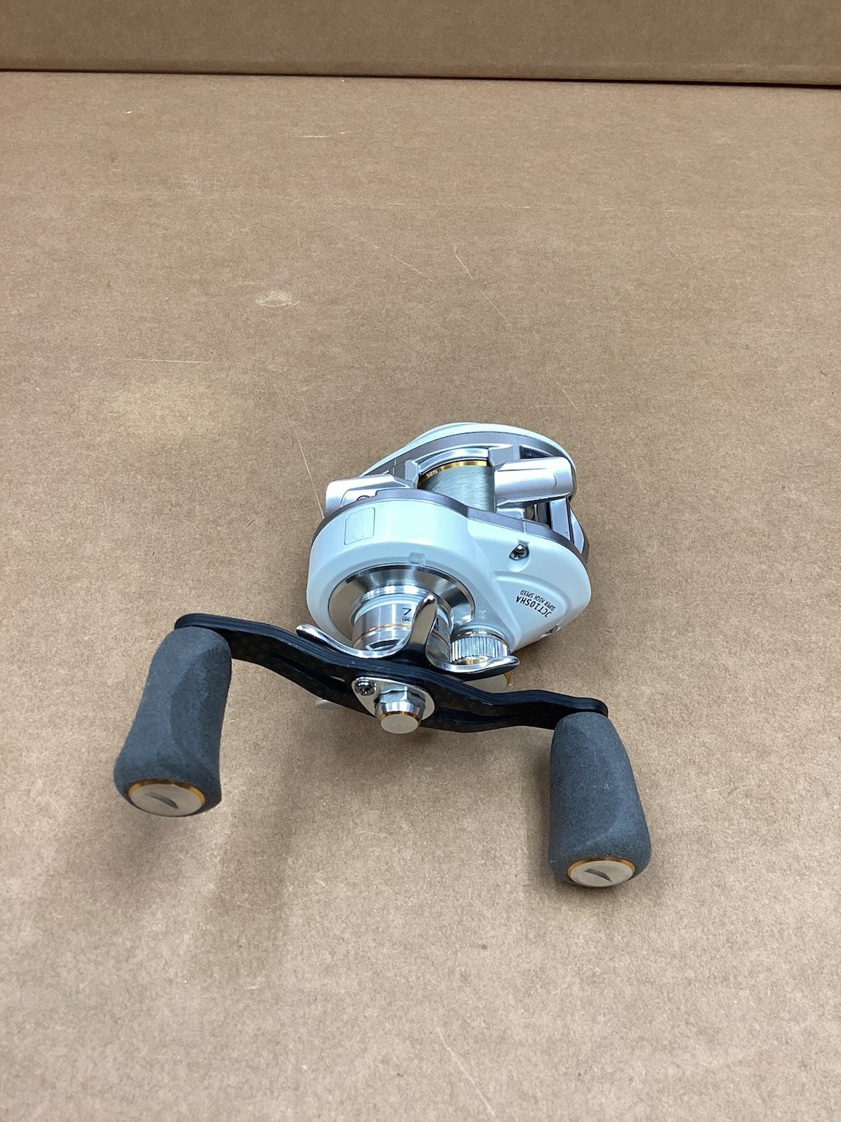 Bass Pro Shops Johnny Morris Carbonlite 2.0 Baitcast Reel JCT10SHA 7.5:1 Ratio