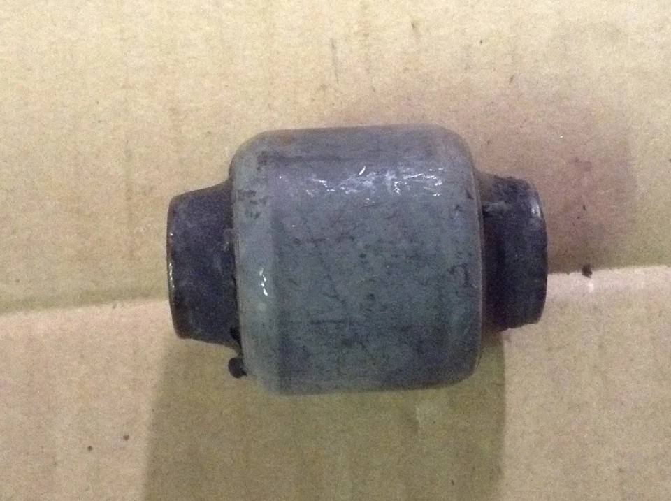 NUEVO NAPA 267-3508 Brazo de control de suspensión Buje Delantero Inferior Interior Foto 3 de 4