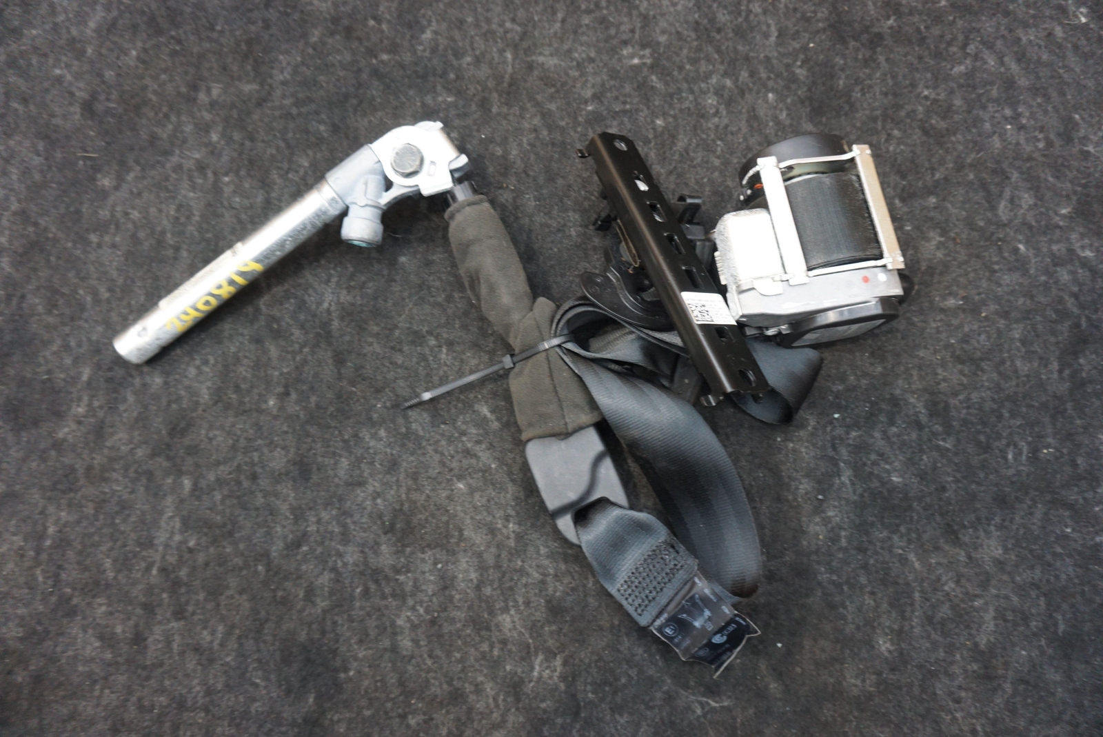 Front Driver Seat Belt Retractor Assembly 622140500 Maserati Quattroporte S 17+