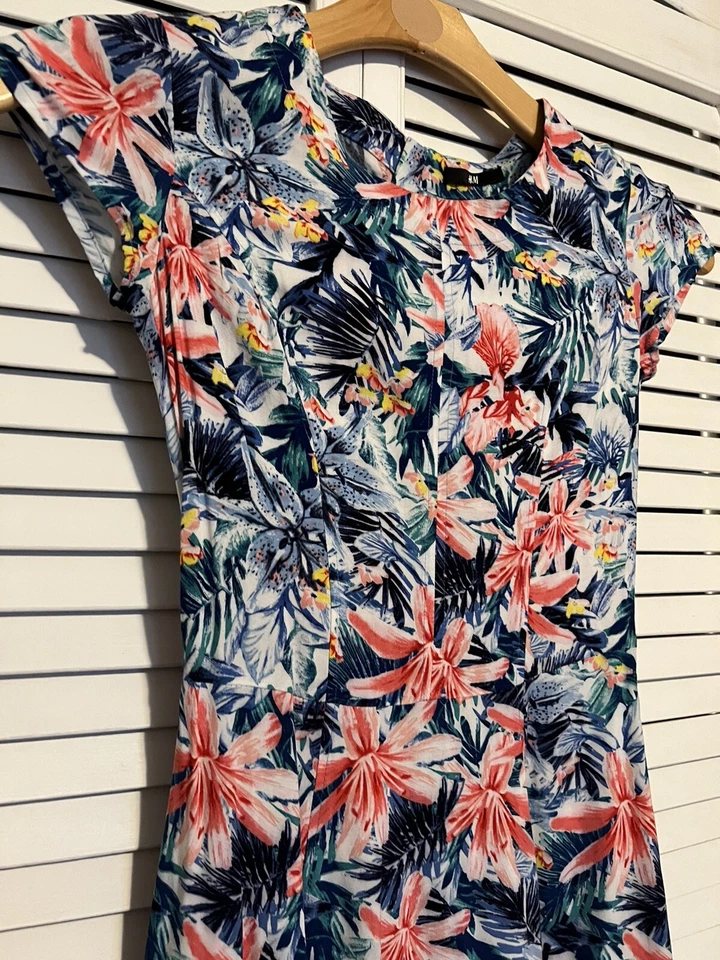 H&M women’s Size Small Dress Floral Fit & Flare Swing Short Sleeve A Line Skater - Image 2 of 4