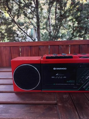 Daewoo RCS 1300 rare Korean boombox in red color with detachable speakers - Picture 6 of 9