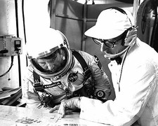 ASTRONAUT WALLY SCHIRRA WITH PAD LEADER GUENTER WENDT - 8X10 NASA PHOTO (BB-690)