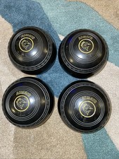 Set of 4 Almark Commander Lawn Bowls Size 6M Black