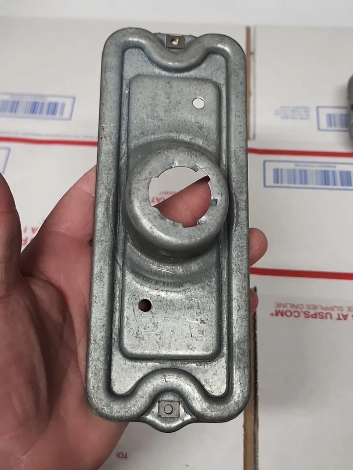 1973 - 1984 Chevrolet GMC Truck NOS Park Turn Signal Lamp Housing GM 5964327 OEM - Image 3 of 4