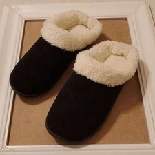 Vonmay black faux fur slippers size Medium (size 7-8)