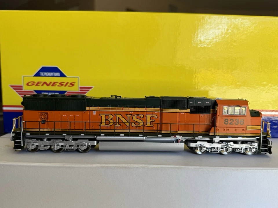 Athearn Genesis HO Scale SD75M  BNSF 8236  DCC - Image 3 of 4