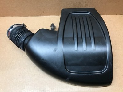 2010 Chevrolet Cobalt 2.2L engine air cleaner outlet duct intake hose 25808955