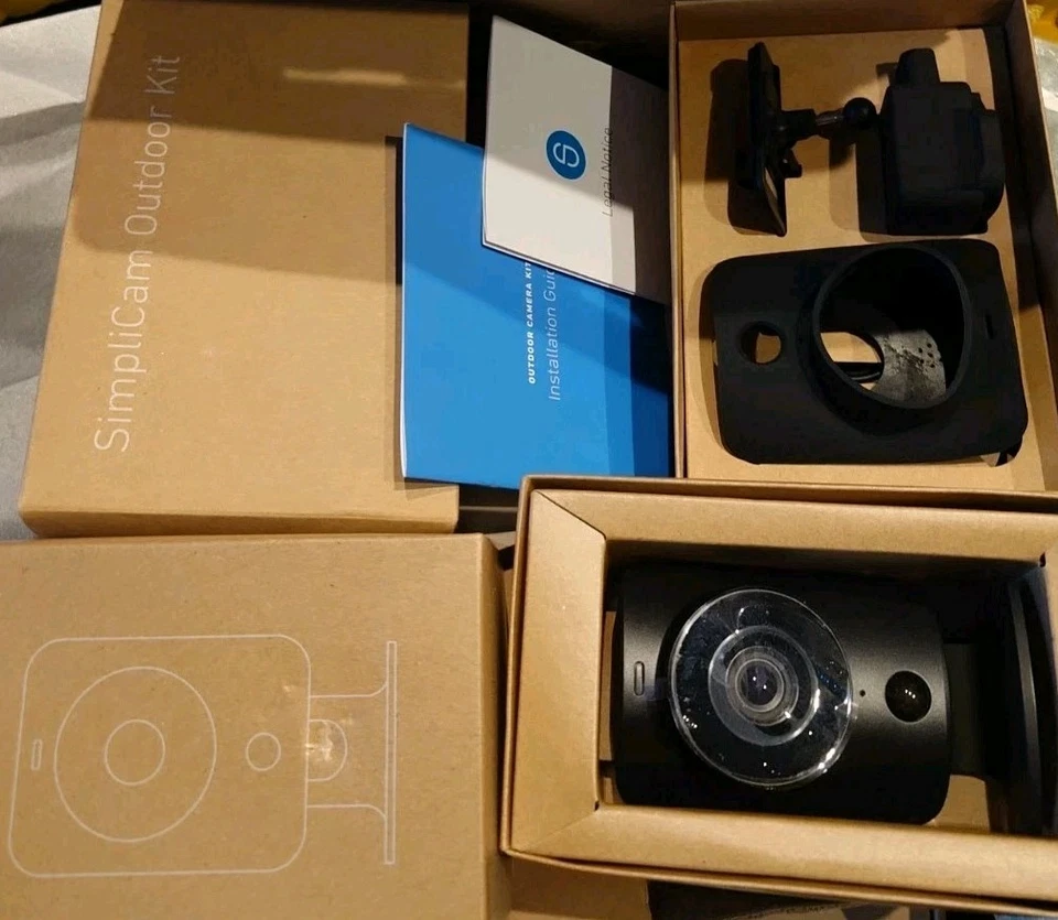 New SimpliSafe - SimpliCam 1080P WiFi Camera, Black with outdoor kit included  - Image 3 of 4