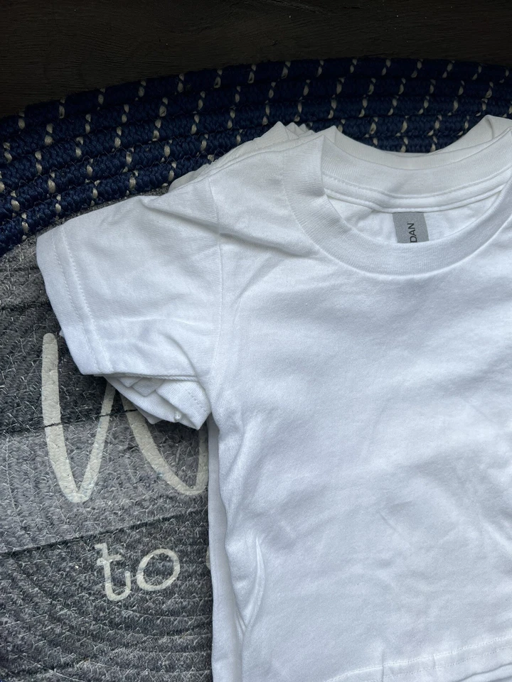 Camiseta de algodón pesado Gildan 4 manga corta lisa en blanco talla 2T niños pequeños Foto 2 de 4