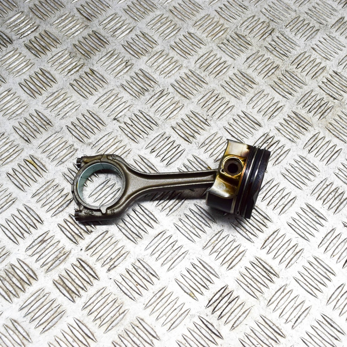 Piston de moteur hybride 110kw AUDI A3 8V 1.4 avec tige 04E198401R