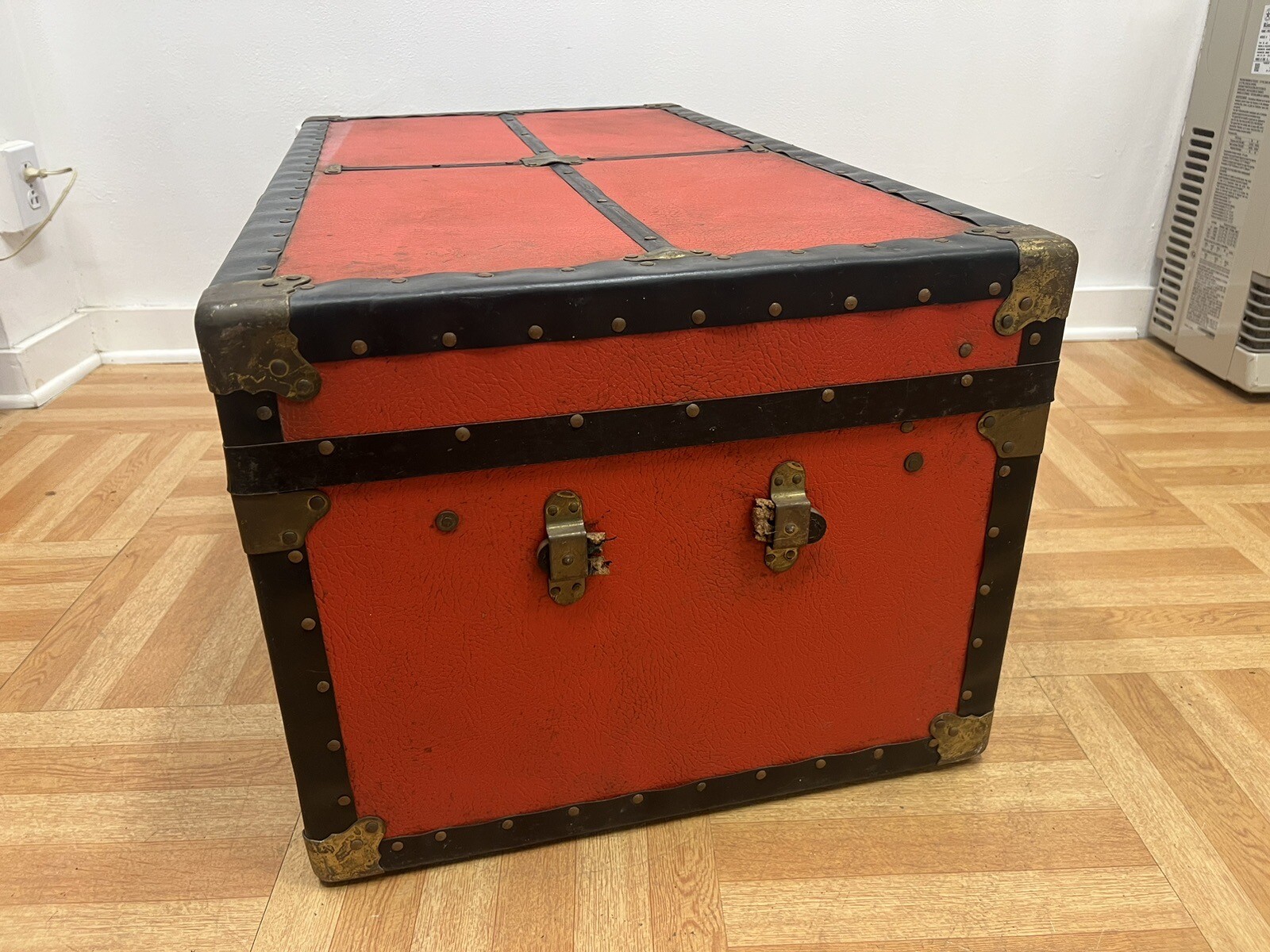 Vintage WOOD STEAMER TRUNK red chest coffee table storage box antique