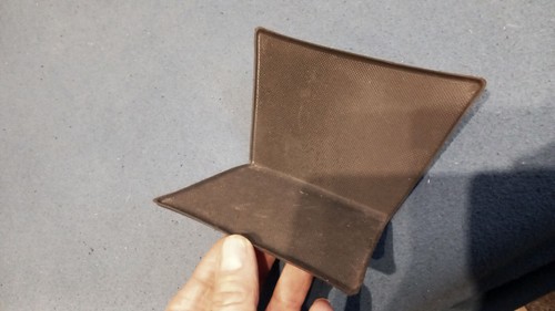 VW Polo 9N Gummieinlage für Mittelkonsole vorne im Armaturenbrett 6Q0858168