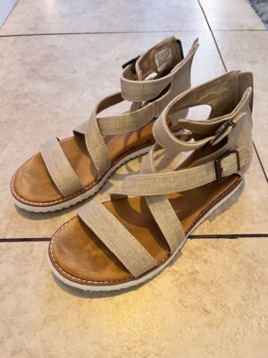 Women's Natural Bobs from Skechers with Memory Foam Zip up back (size 8.5)