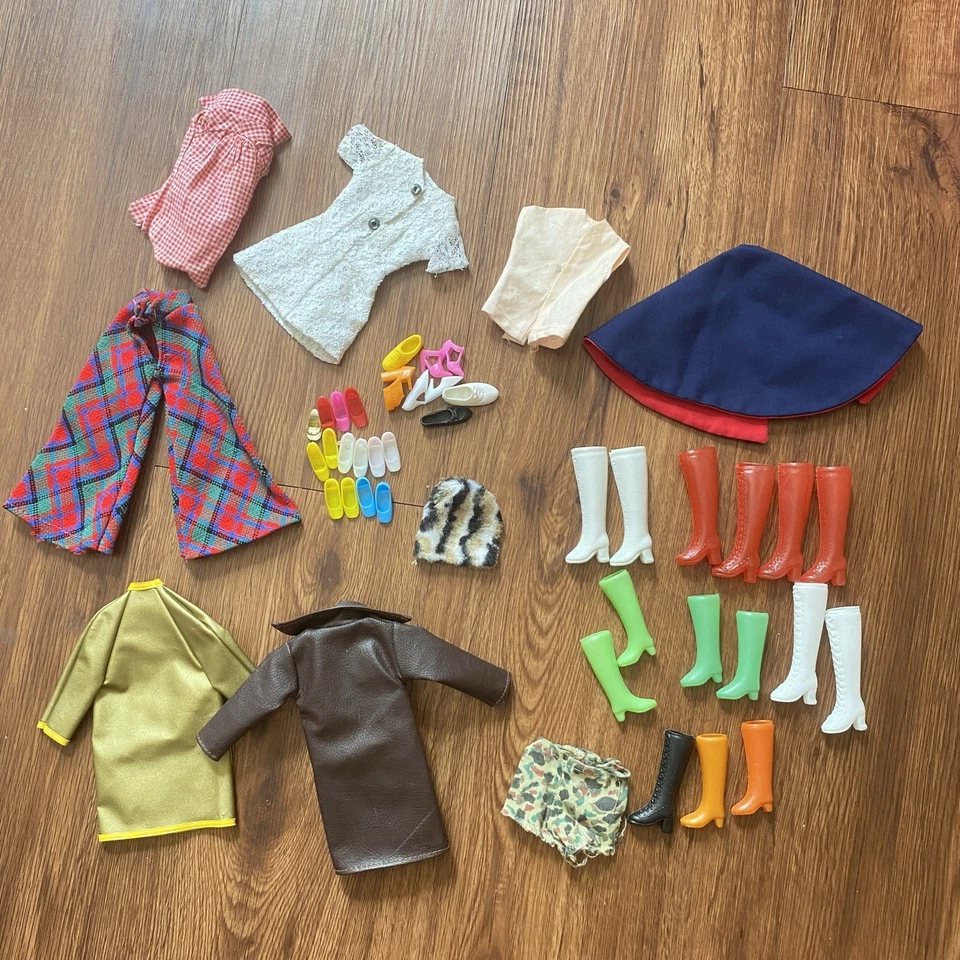 Lote Ropa Clon Barbie Años 60 70 De Colección Shillman Hong Kong Maddie Mod Botas Zapatos Foto 3 de 4