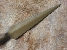 Handgefertigte, elegante und mit CERAKOTE beschichtete Jagdspeerspitze