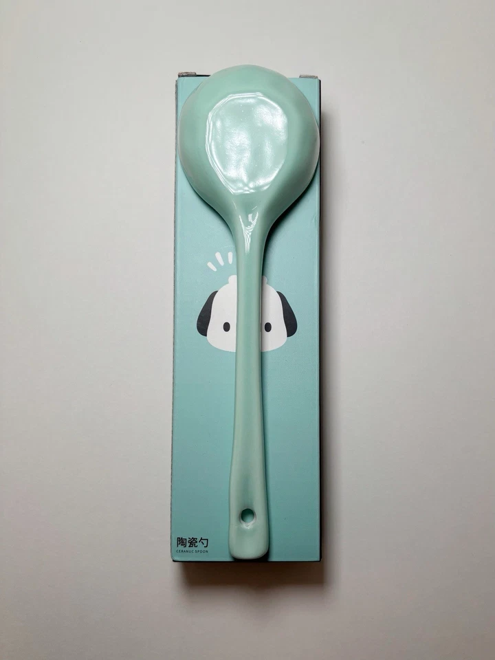 Cuchara de sopa de cerámica Pochacco diseño verde menta Foto 2 de 4