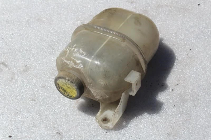 2000 2001 2002 2003 2004 2005 TOYOTA MR2 SPYDER COOLANT RESERVOIR BOTTLE - Image 2 of 4