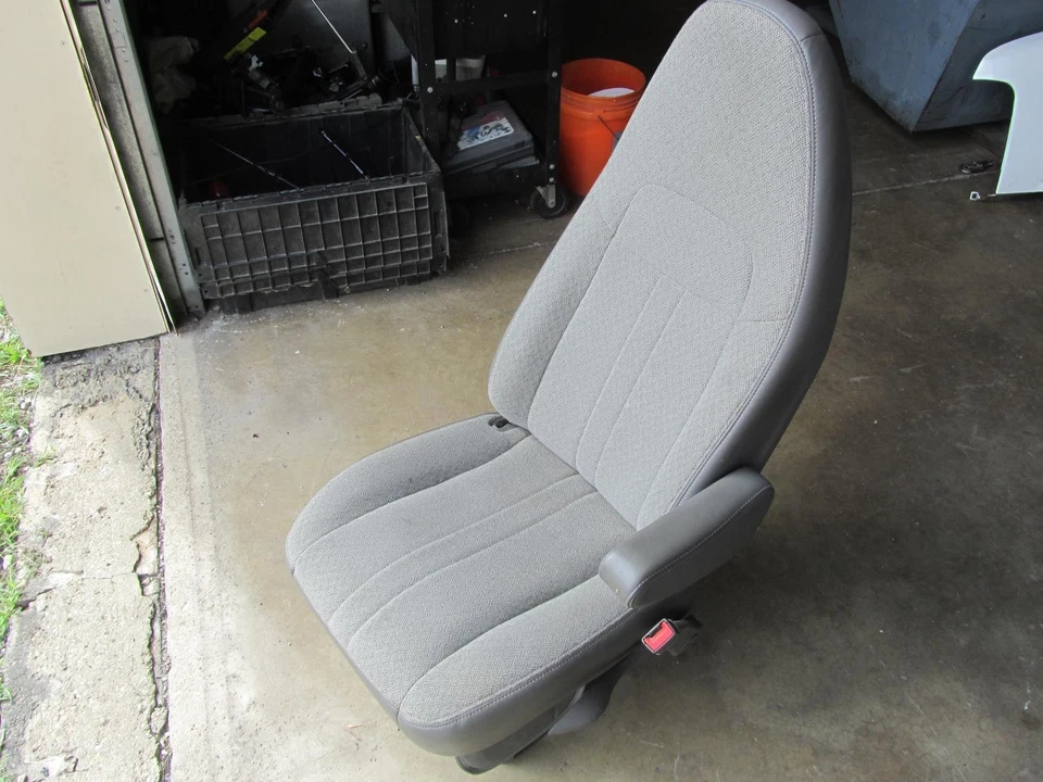 15-24 GMC SAVANA 2500 VAN Front Right Passenger Seat Bucket Gray Cloth AS5 - Image 3 of 4