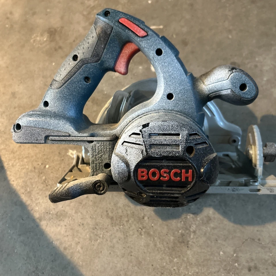Sierra circular inalámbrica Bosch CCS180 18V 6-1/2" Foto 2 de 4