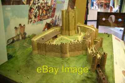Foto 6x4 Conisbrough Castle Modell Modell Rekonstruktion des Mittelalters um 2008