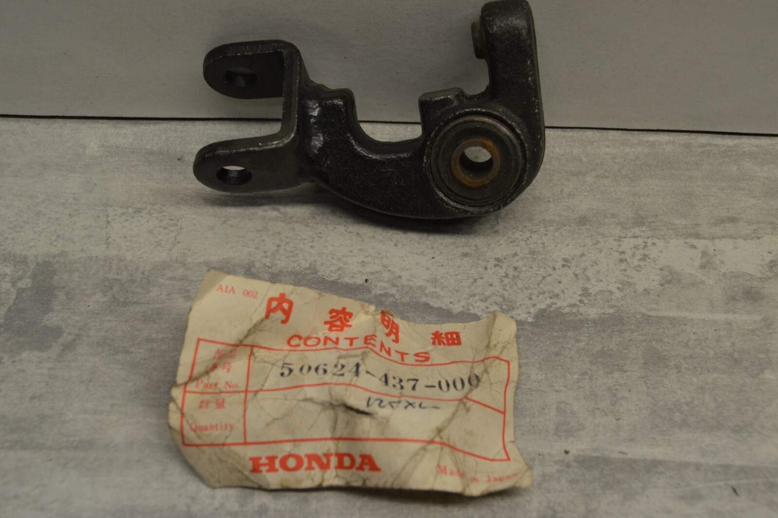 Support de cale-pied gauche Honda 125 XLS pour réparer un châssis