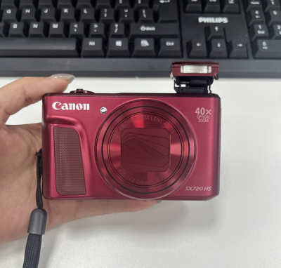 Canon PowerShot SX720 HS 20.3MP Digital Camera 40X Optical Zoom