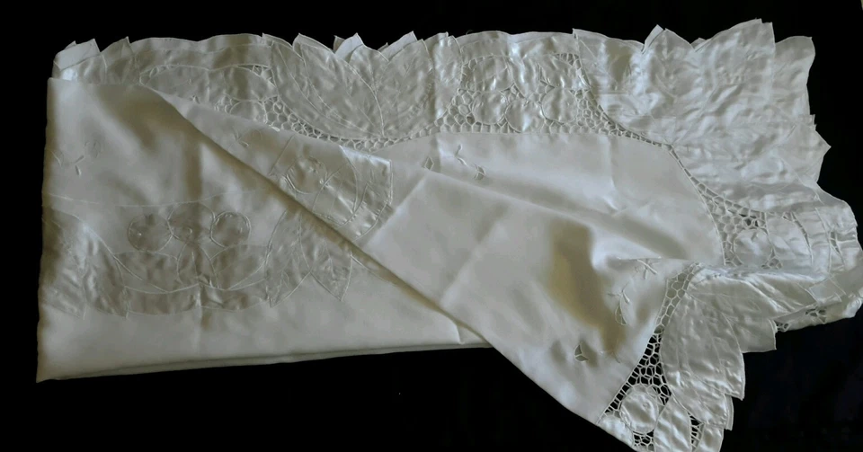 Set White Embroidered 70 x 90" Tablecloth Holly Cloth Napkins & Placemat Set - Image 2 of 4
