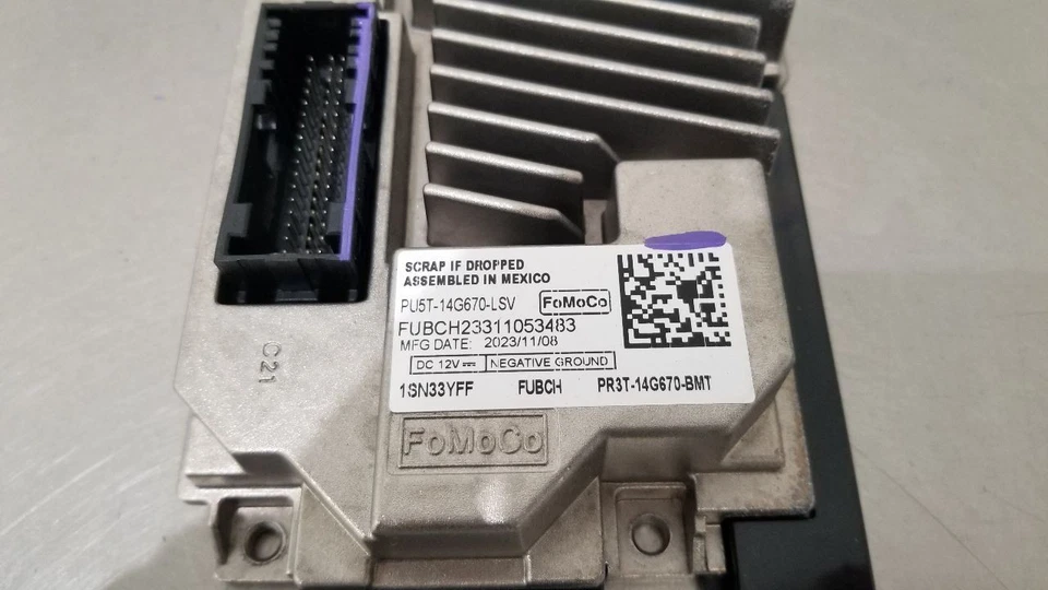 24 MÓDULO DE CONTROL SINCRONIZADO FORD MUSTANG PU5T-14G670-LSV Foto 3 de 4