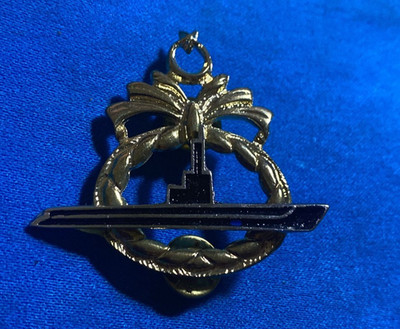 PIN imitation BADGE .. 1940s SUBMARINE pin TURKEY NAVAY .. TURKISH NAVY