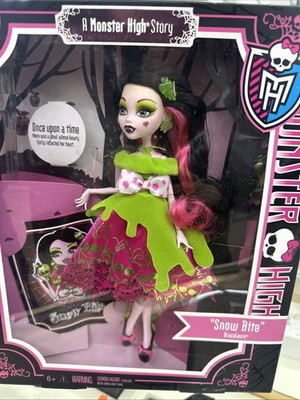 NEW Monster High Draculaura Snow Bite Scarily Ever After Doll