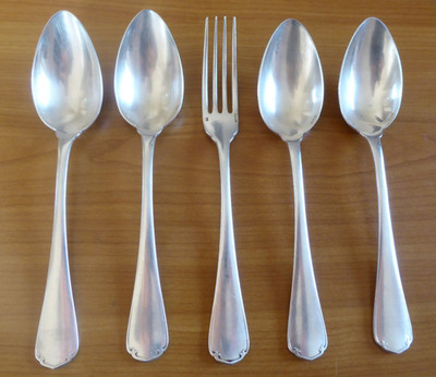 CHRISTOFLE  - Tafelbesteck - 4  Löffel - 1 Gabel  -  Mod. JAPAN  -  versilbert