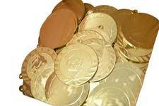 Blank Gold Tone Round Torch Medals Lot Of 100 W Loop Sports Award Trophy Blanks