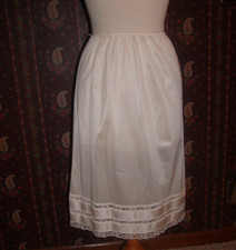 VTG Slip Skirt Lingerie Silky Ivory Cream Chantilly Lace SLIPERFECTION Sz M USA