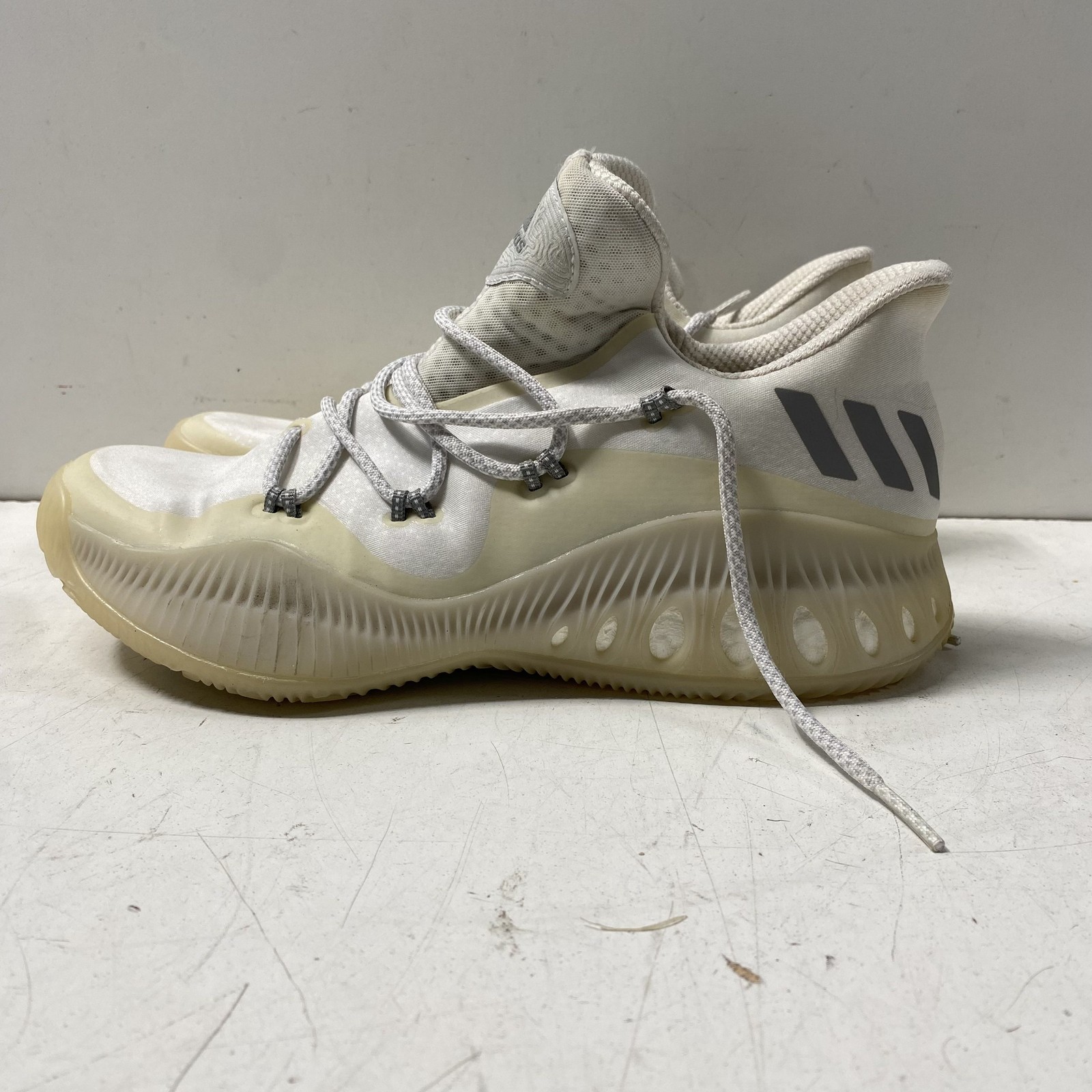 Adidas Crazy Explosive Low basketball sneaker Men's Size 10.