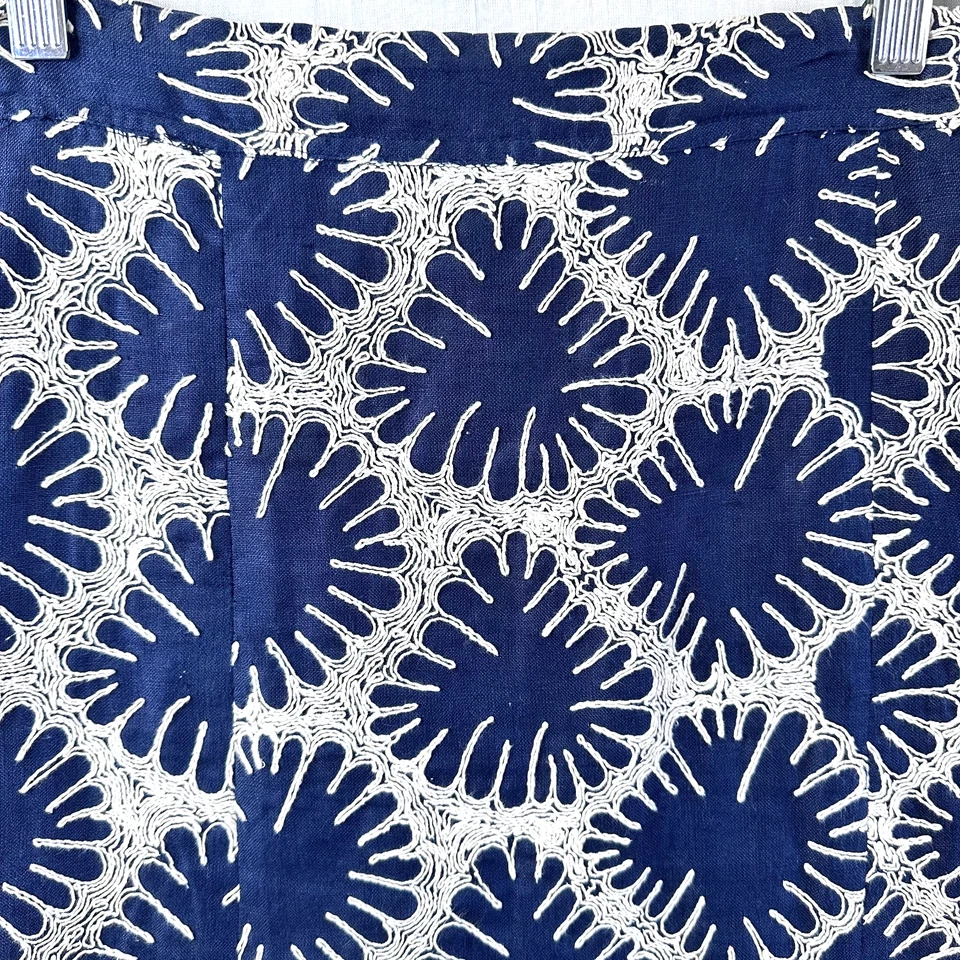 Falda TOCCA para mujer azul marino y blanco bordada de lino dobladillo festoneado línea A talla 2 Foto 2 de 4