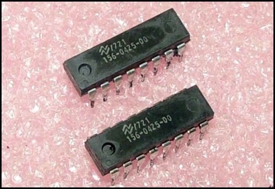 2 PCs Tektronix 156-0425-00 Custom IC  NOS