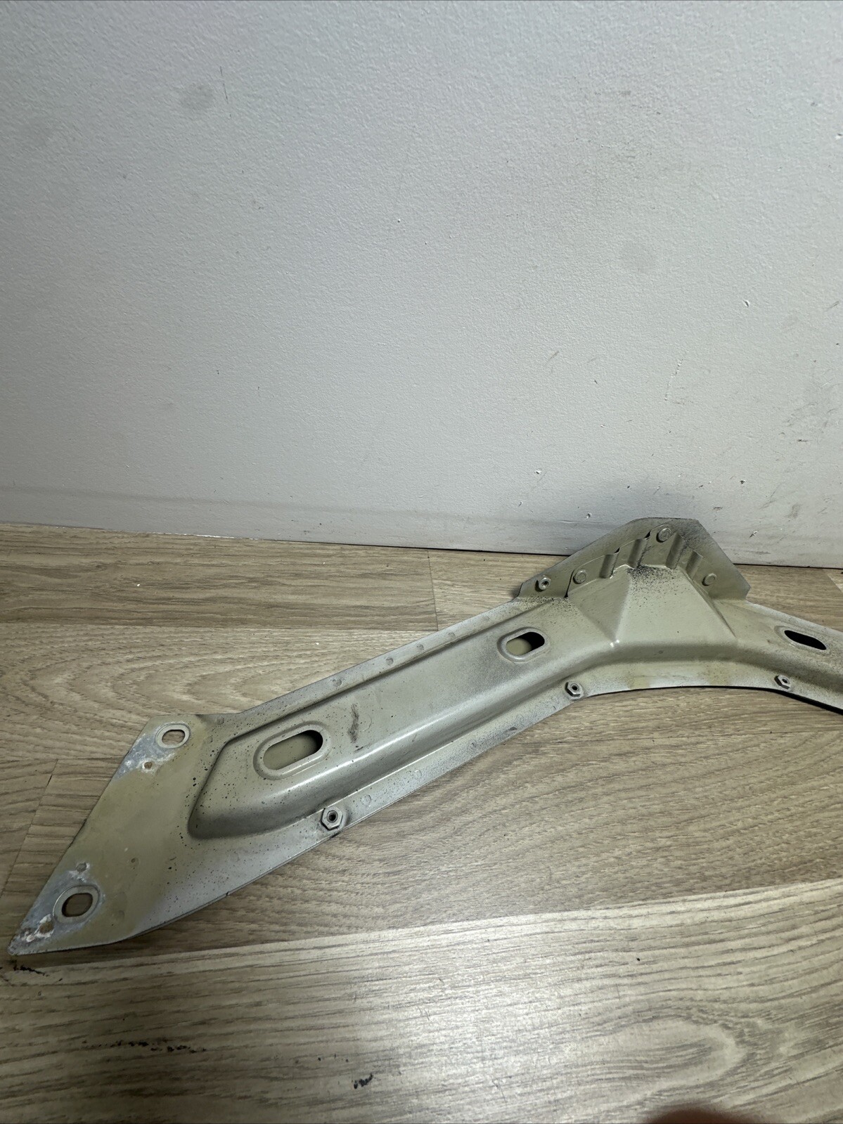 03-13 Maserati Quattroporte Front Upper Radiator Support Bracket Oem