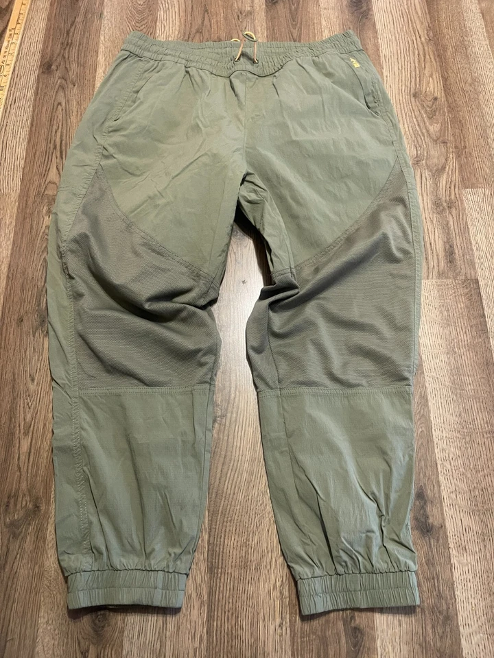 Bass Outdoor Pants, Women's Size Large, Green, Elastic Waist, Jogger Pants - Image 2 of 4