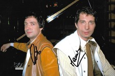 Oliver Onions autographs signed 20x30 cm picture 