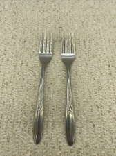 Superior Vibrant Dinner Forks 2 International Silver Stainless Steel 6.875"