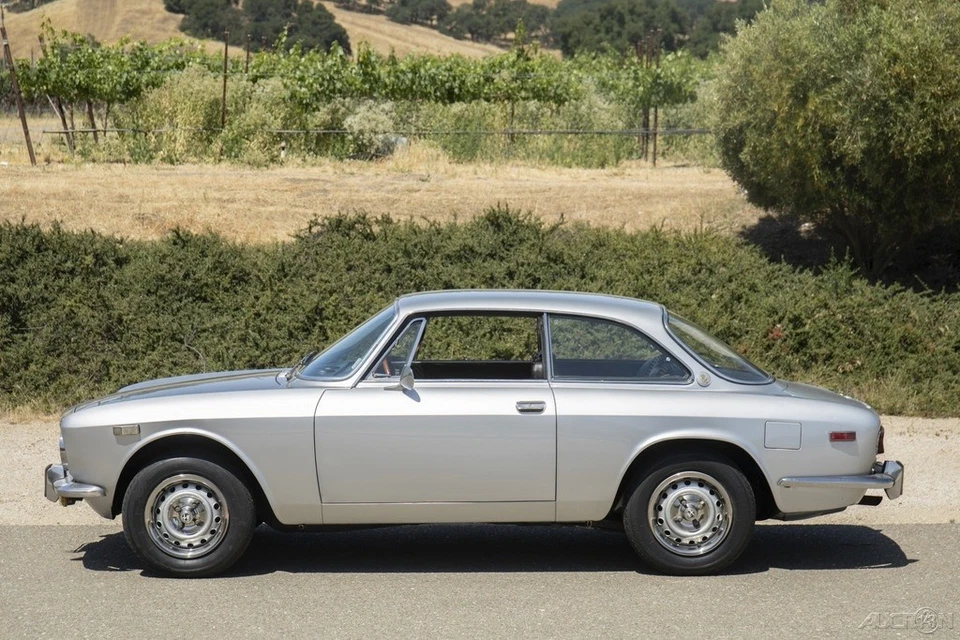Alfa Romeo GTV 2000 1972 cupé Foto 2 de 4