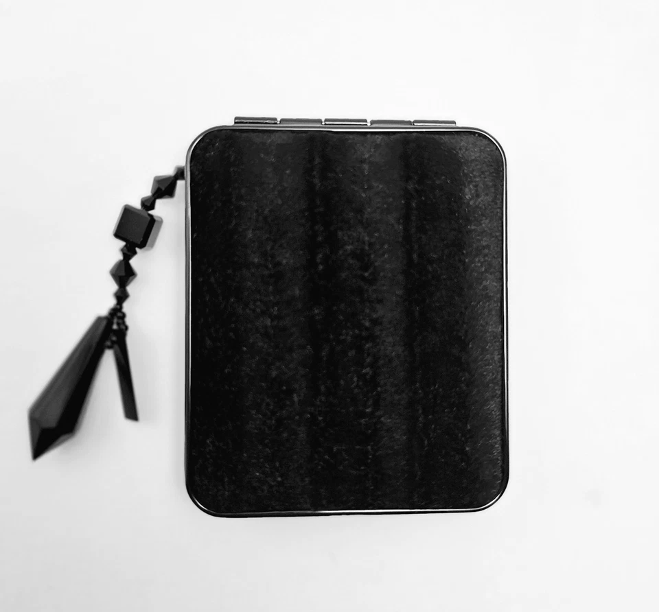 MAC Formal Black VELVET 6 SMOKED EYES Compact + 213 SE Brush Eye Shadow LE NIB - Image 3 of 4