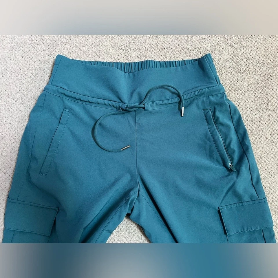 Pantalones de chándal recortados Kyodan para mujer pequeños verde azulado de ocio deportivo Foto 3 de 4