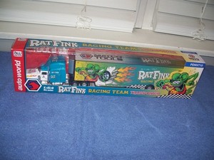 Auto World 1:64 Rimorchio Chiuso Rat Fink - Hobby Rosso Esclusivo - AWSP093