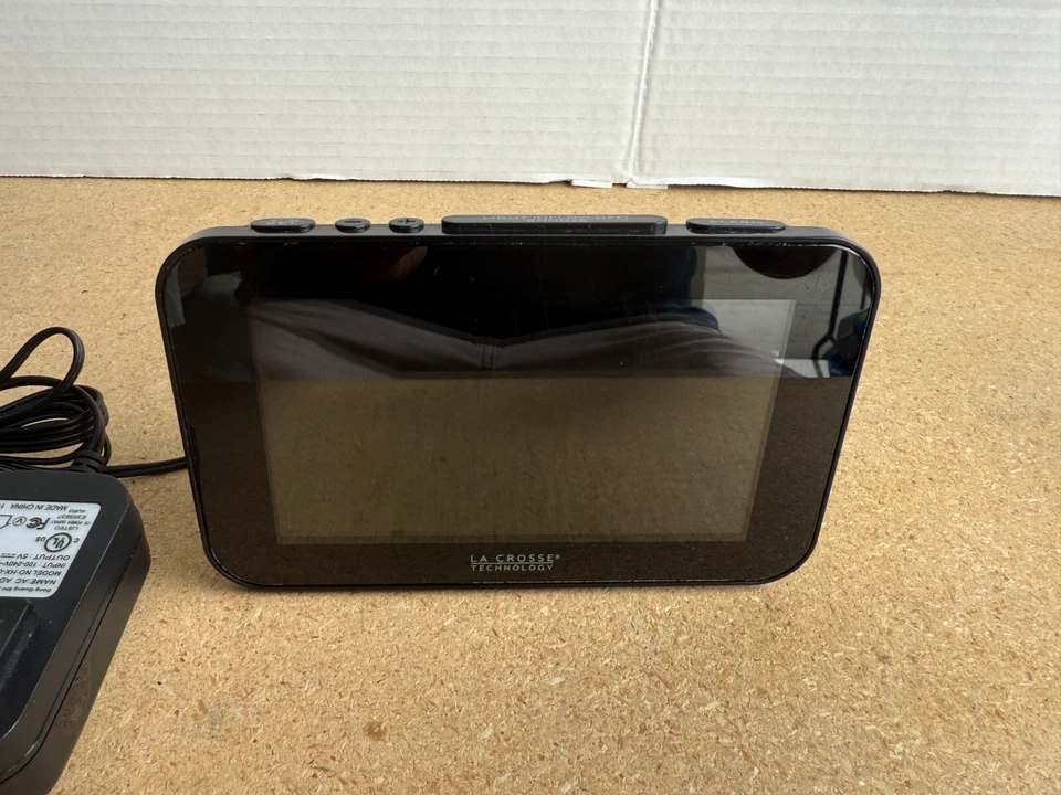 La Crosse технологии атомный цвет цифровой будильник с USB-портом C89201 черный - Изображение 2 из 3