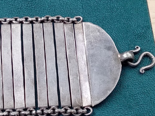 Estate find Rare Oriental Antique Silver Link Bracelet: 6.5", Weight is 82 grams - Picture 10 of 11