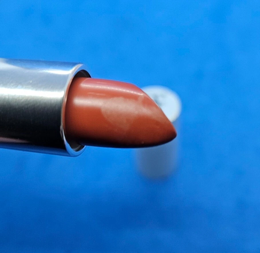 it Cosmetics Blurred Lines Smooth Fill Lipstick PERFECT NUDE (FLAWED TIP) - Image 4 of 4