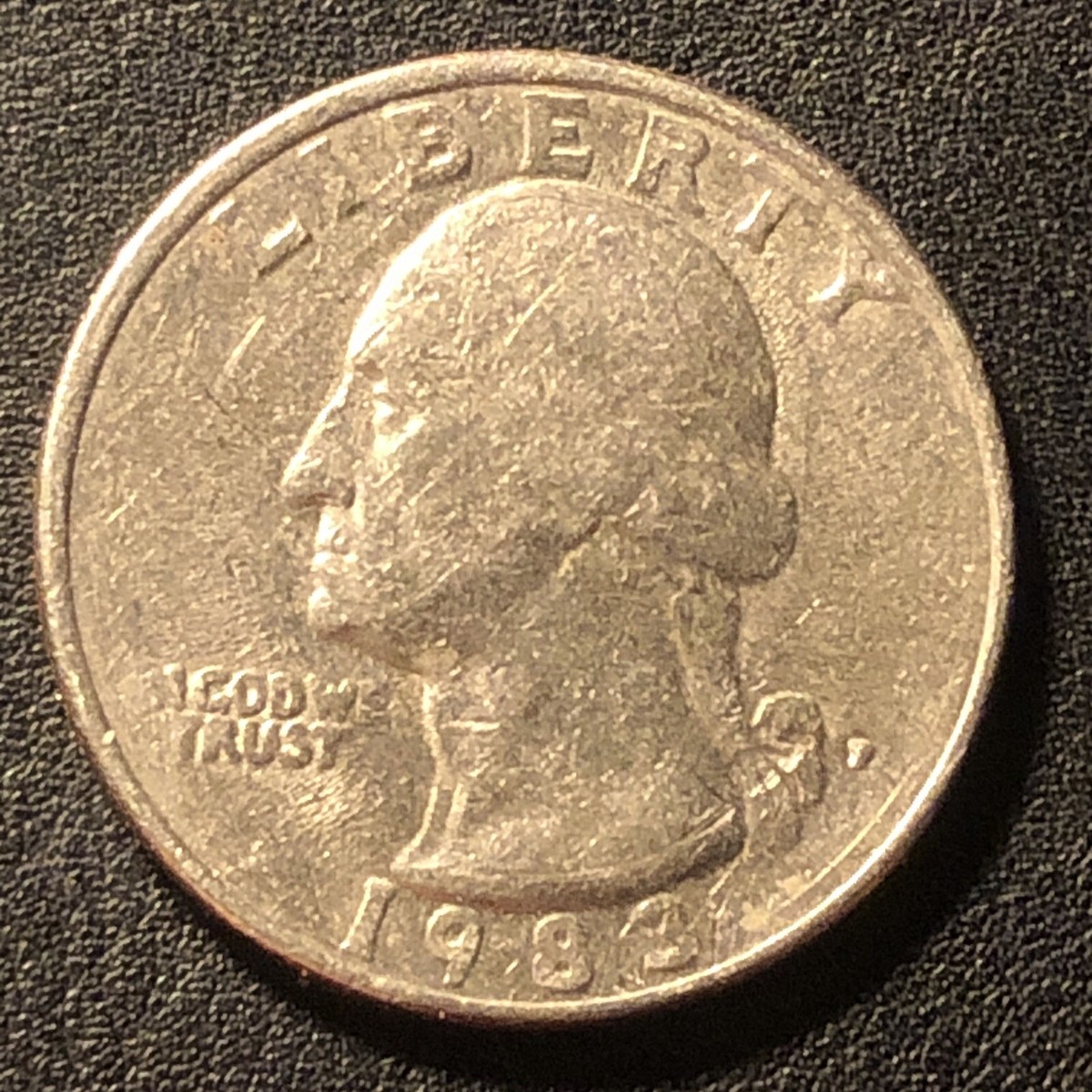 (未使用･未開封品)　Arthur & George kmdlckf 1983-P Washington Quarter. Rare Error Coin. Broad Struck