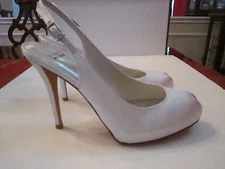 STUART WEITZMAN SILVER SATIN SLINGBACK SHOES - SIZE 7 1/2 - 4" HEEL - 