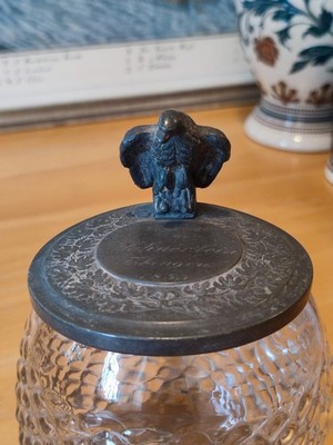 Alter Glas Bierkrug Adlerdeckel Widmung 1853 Pressglas Zinndeckel